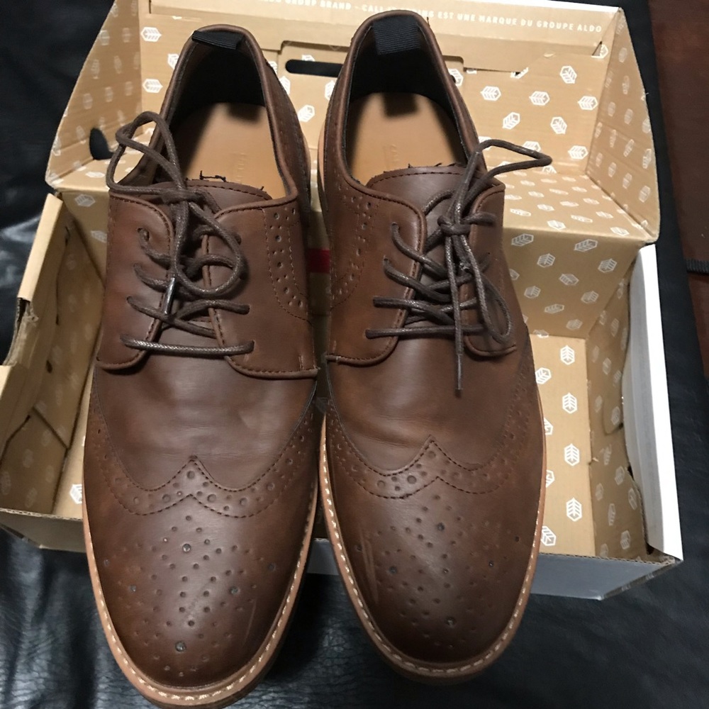 men lace up oxfords